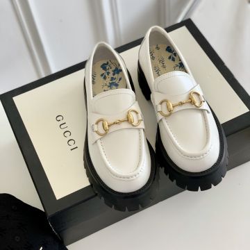 Imitation Gucci Golden Horsebit Hardware 25mm Height Rubber Lug Sole Women's White Leather Back Embroidered Bee Moccasins Online