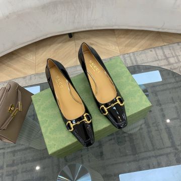Replica Gucci Black Patent Leather Fashion Spool Heel Women's Yellow Gold Plated Horsebit Pointed Toe Mid-heel Pumps