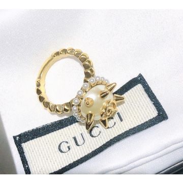 Fake Gucci Pearl Double G Embellishment Rivet Design Irregular Hoop Brass Ring For Ladies Catwalk Paragraph