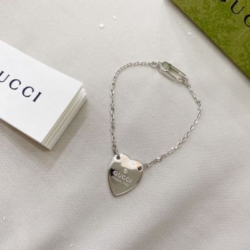 Imitation Gucci Sterling Silver Jewelry Brand Logo Heart Pendant Bracelet For Ladies Simple Style  ‎223513 J8400 8106