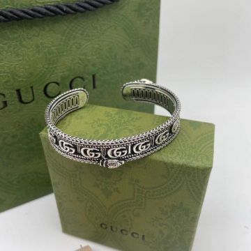  Gucci Men'S Three Dimensional Double G Stripe Engraved Pattern Snake Trim  Opening Aged Finish Bangle  ‎551903 J8400 0811