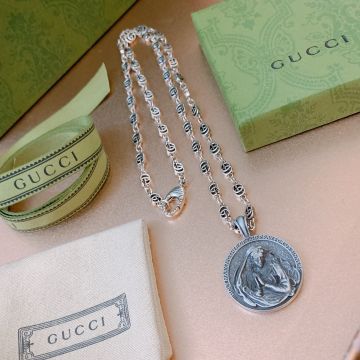 Replica Gucci Vintage Portrait Medal Pendant Double G Detail Decorative Chain Sterling Silver Necklace For Women
