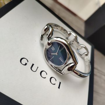 High Quality Vintage Black Dial Roman Index Horsebit Detail - Gucci  Bangle Style Stainless Steel Timing Tool For Ladies