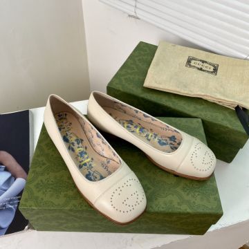 Low Price Perforated Interlocking G Pattern Blue Flower Printing Lining -  Women's Gucci White Leather Flat Heel Loafers
