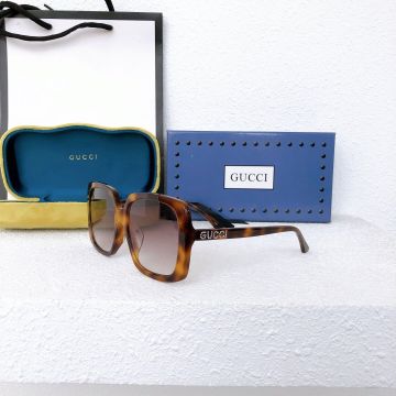  Gucci GG0418S Square Amber Frame Pink Gradient Lens Diamond GUCCI Logo Detail Legs Ladies Sunglasses Low Price