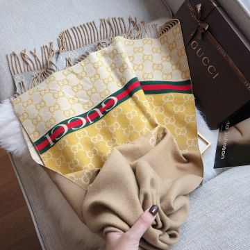  Gucci Oversized Bee Pattern GG Print Classic Red-Green Web Detail Women's Long Tassel Gradient Effect Cashmere Scarf Yellow
