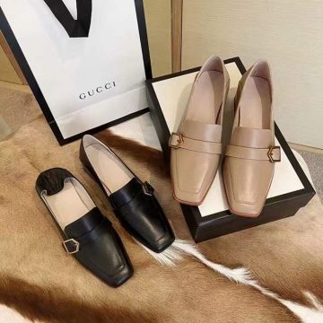 Gucci Female High End Brass Buckle Detail Mid-heel Folding Heel High Heels Calfskin Leather Loafers Price Online Black/Beige